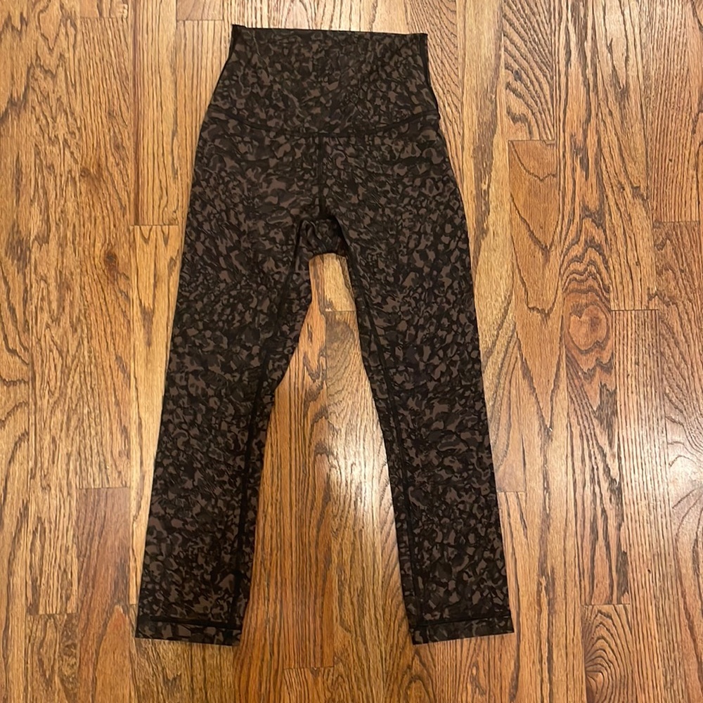 Lululemon leggings! Size 2, brown and black leggings.